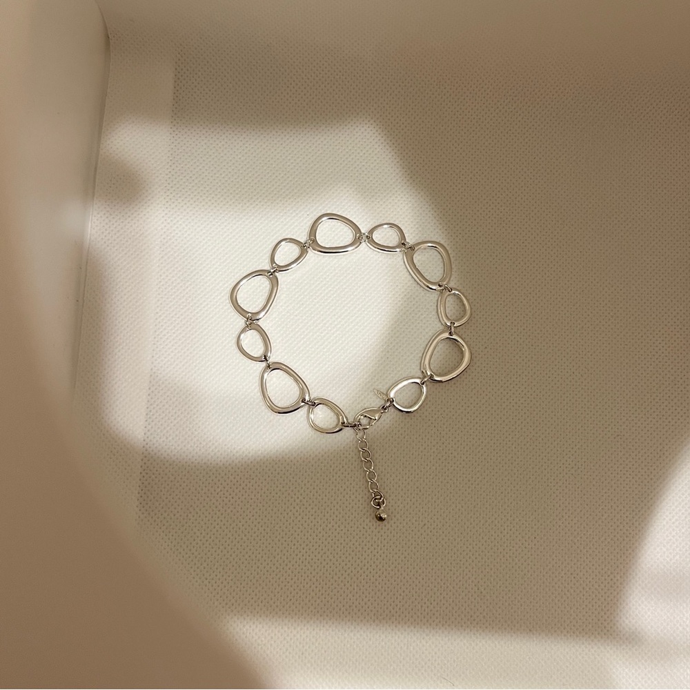 SAQ Avon Silver Tone Freeform Circle Links Bracelet